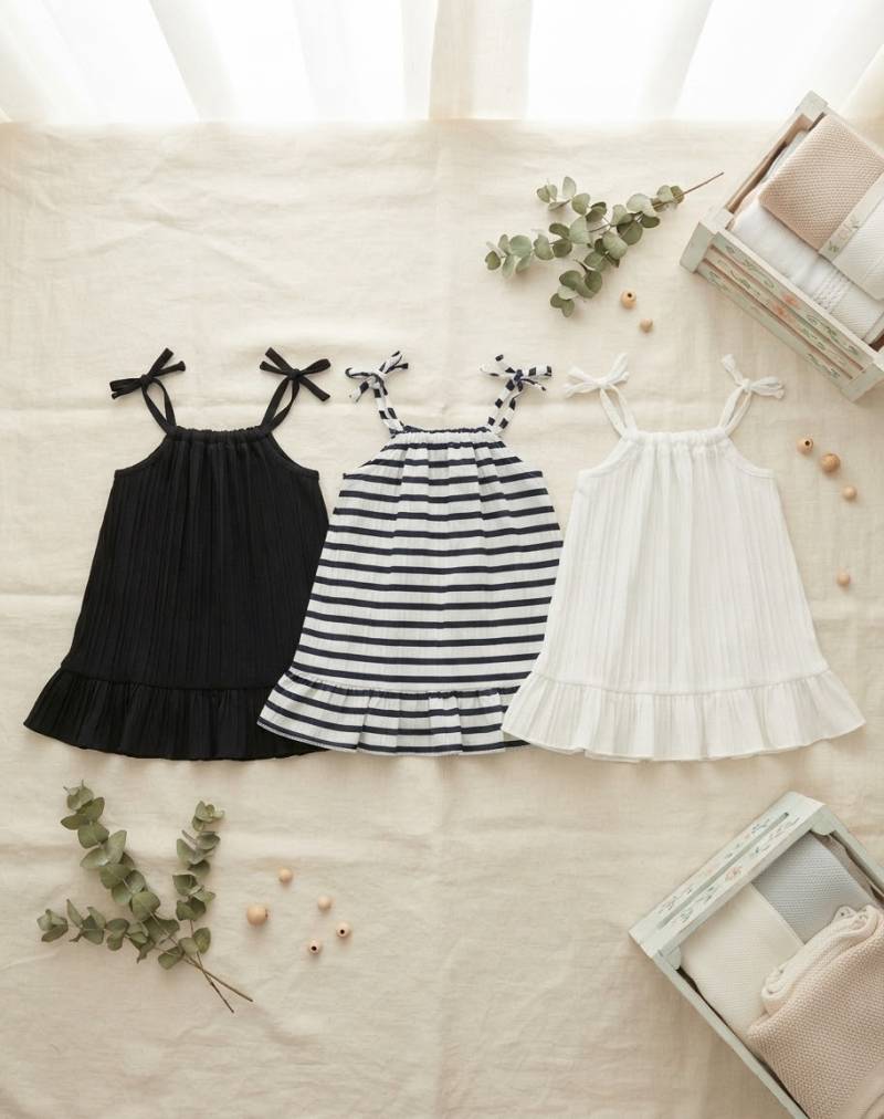 مجموعة "ثلاثي الأناقة" لفساتين الأطفال الصيفية 👗✨