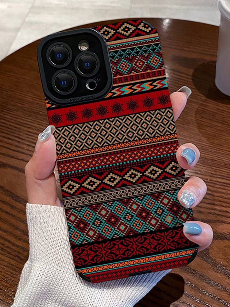​جراب آيفون بتصميم تراثي هندسي فلكلوري دافئ 📱❤️